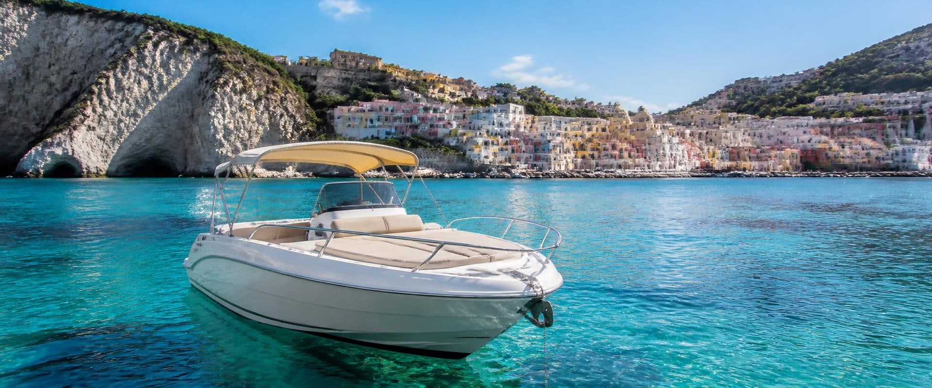 Scoprire le opzioni di noleggio barche per una gita a Ponza
