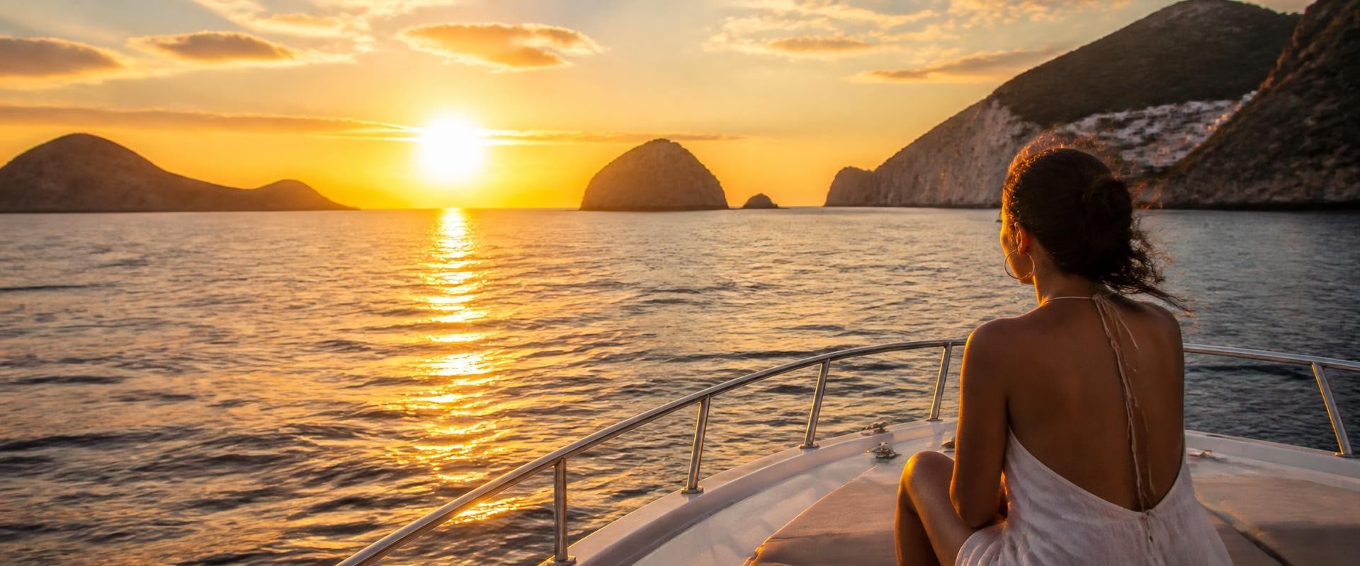 I migliori punti per ammirare il tramonto durante una gita in barca a Ponza