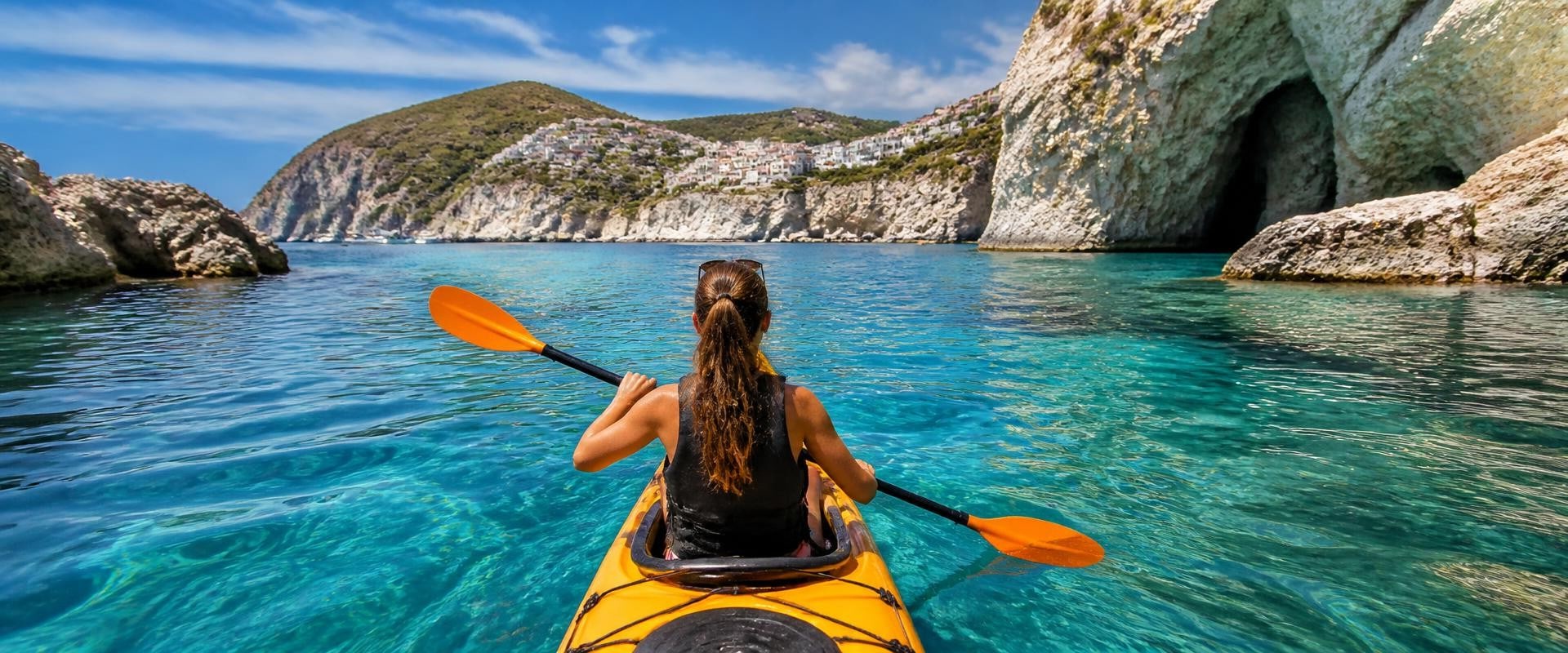 Scoprire Ponza: I migliori luoghi per fare kayak durante una gita in barca